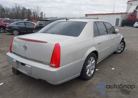 2007 Cadillac Dts V8 z USA, uszkodzony, nr VIN 1G6KD57Y67U221601